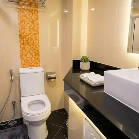 Ideally Located On Jomtien Phratamnak Free Electricity Free Water Internet * Pattaya