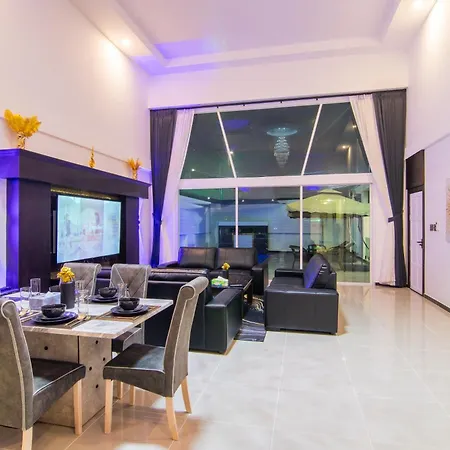 Villa Pool *