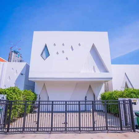 芭提雅市中心现代奢华风格别墅 Villa Pattaya