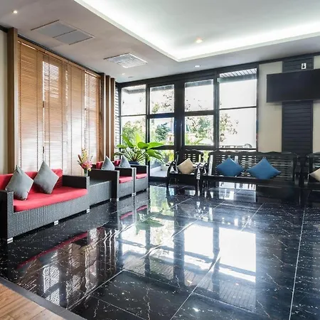 โกลเดนท์ทิวลิป เอสเซนเชียล พัทยา โรงแรม 3*