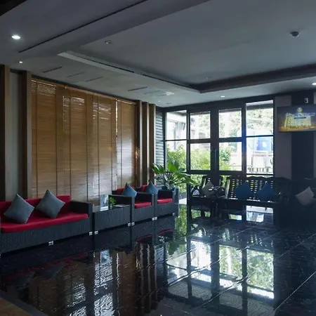 โกลเดนท์ทิวลิป เอสเซนเชียล พัทยา โรงแรม 3*