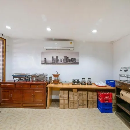 Oyo 75328 Punjabi Junction Hotel Pattaya
