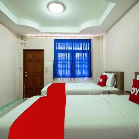 Hotel Vaccinated Staff - Oyo 645 Baan Ruangrungroj 2*