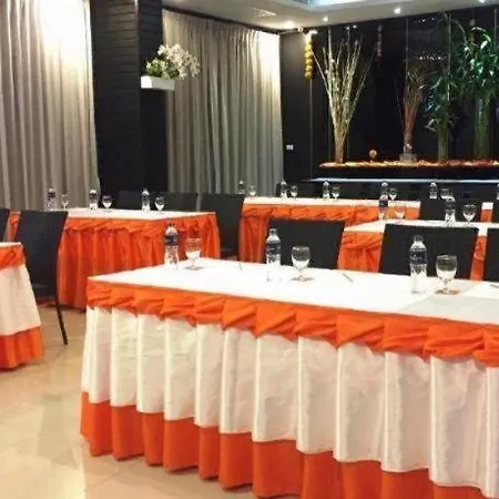 โกลเดนท์ทิวลิป เอสเซนเชียล พัทยา โรงแรม 3*