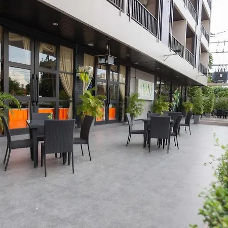 โกลเดนท์ทิวลิป เอสเซนเชียล พัทยา โรงแรม 3*