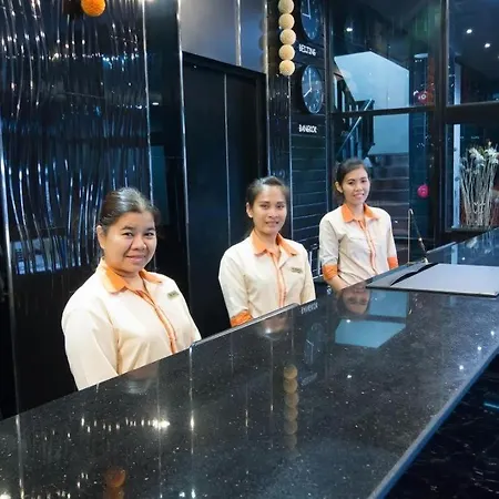 โกลเดนท์ทิวลิป เอสเซนเชียล พัทยา Pattaya