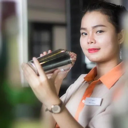 โกลเดนท์ทิวลิป เอสเซนเชียล พัทยา โรงแรม 3*