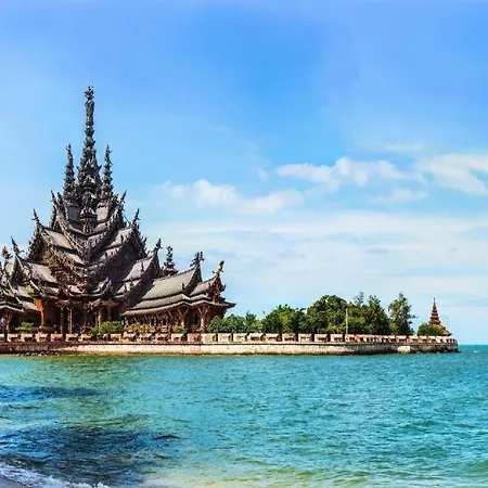โรงแรม โกลเดนท์ทิวลิป เอสเซนเชียล พัทยา