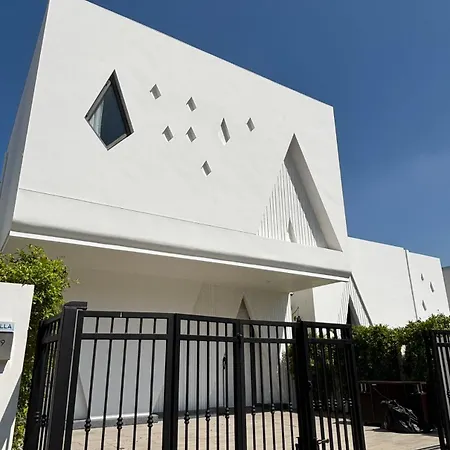 Villa 中天海滩四卧五卫私人泳池别墅 近海滩 Pattaya