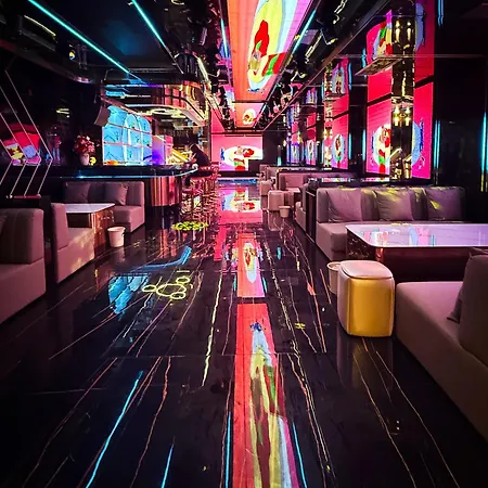 Silvertone Hotel