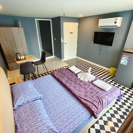 Ada Boutique Hotel *