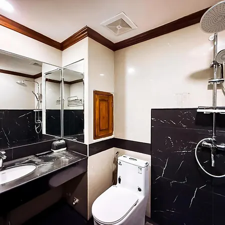 Silvertone Hotel