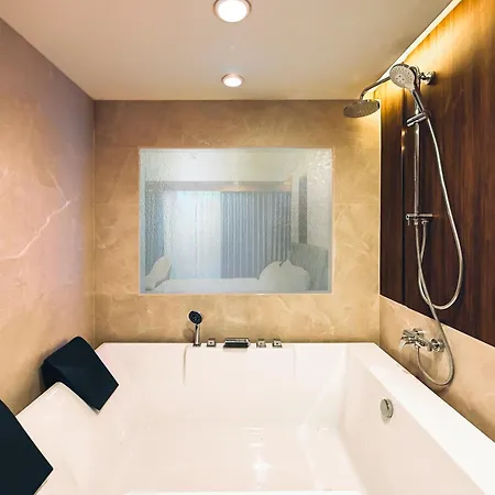 Silvertone Hotel 4*