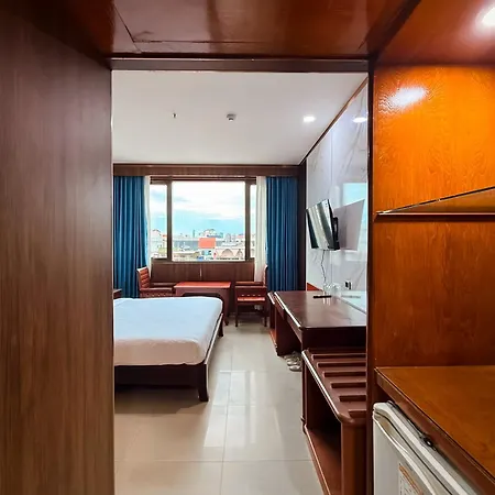 Silvertone Hotel