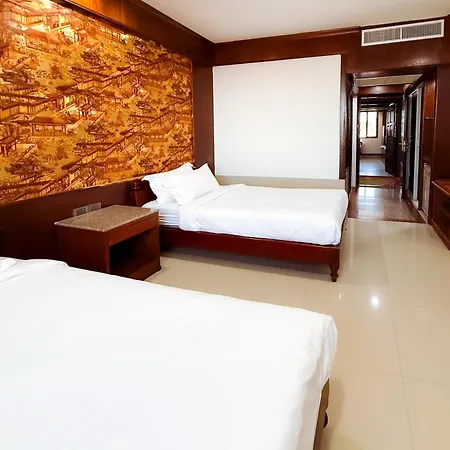 Hotel Silvertone