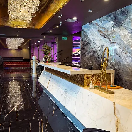 Hotel Silvertone