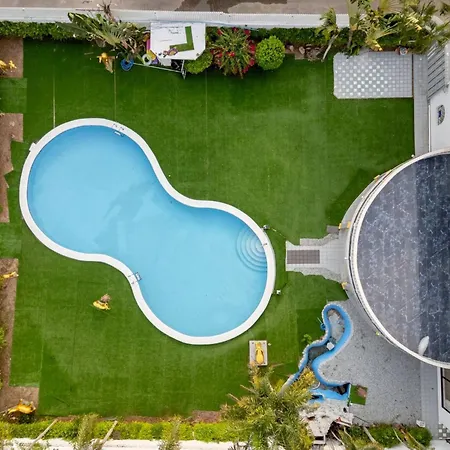 Luxury 5 Bedroom Private Party Pool *