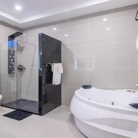 Villa Pool Pattaya