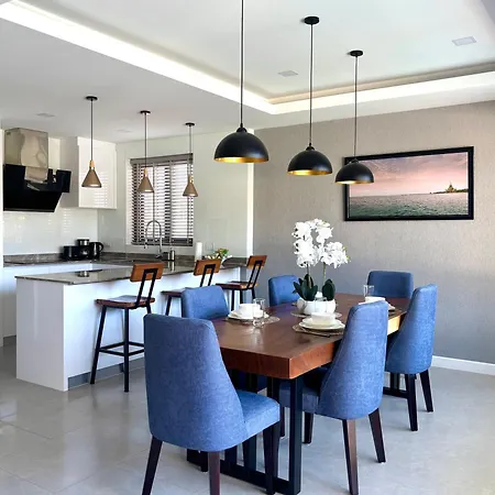 Zensiri Luxury Privat Pool Prime Midtown Villa