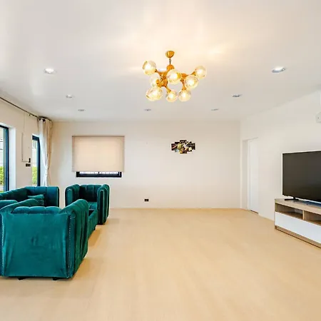 Villa Luxury 5 Bedroom Private Party Pool