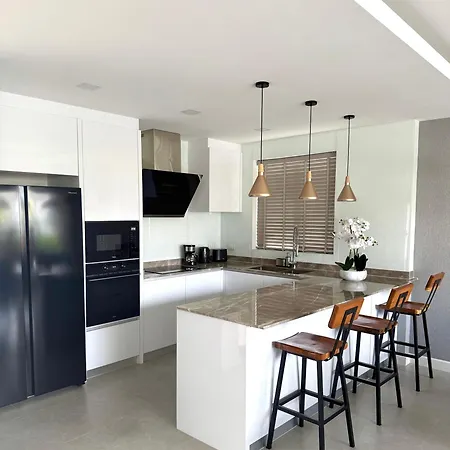 Villa Zensiri Luxury 3br Pool Prime Midtown *