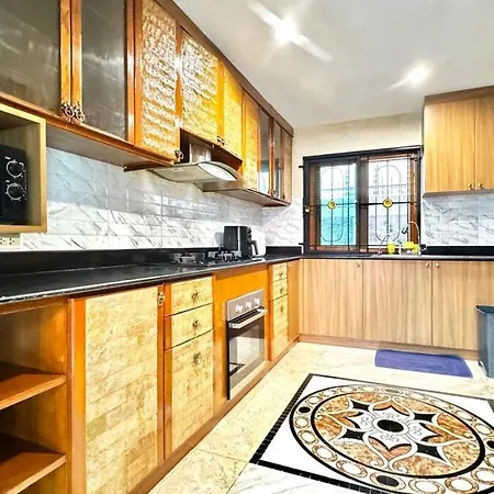 Luxury 5 Bedroom Thaibali Near Walking Street Villa Pattaya