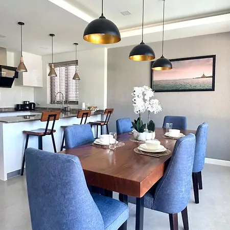 Zensiri Luxury Privat Pool Prime Midtown Villa *