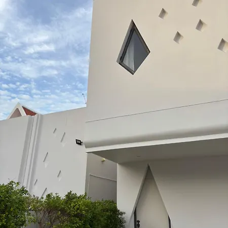 Villa 中天海滩四卧五卫私人泳池别墅 近海滩 Pattaya