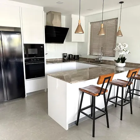 Villa Zensiri Luxury Privat Pool Prime Midtown *