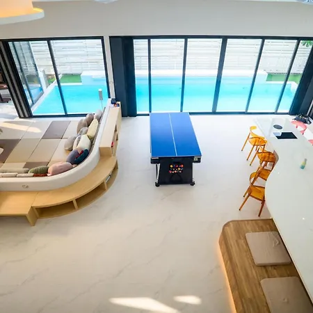 Glass Private Pool Villa Pattaya