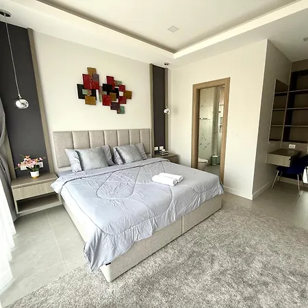 Zensiri Luxury 3br Pool Prime Midtown Villa