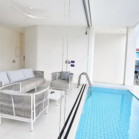Happy House Pool