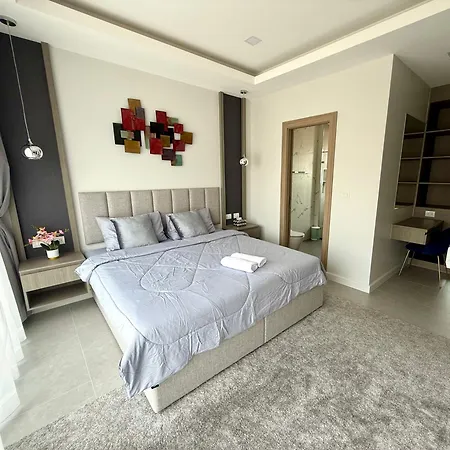 Zensiri Luxury Privat Pool Prime Midtown