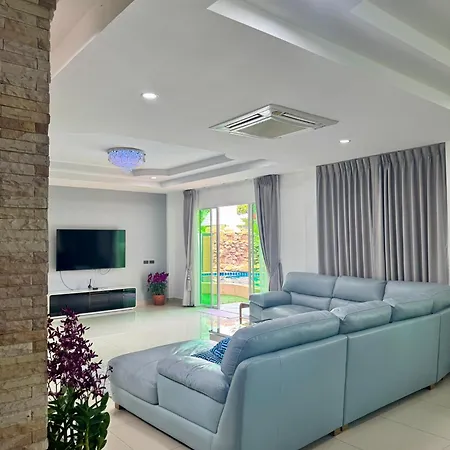 Villa Lion Queen 5-bedroom Pool *