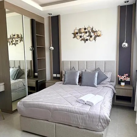 Zensiri Luxury Privat Pool Prime Midtown