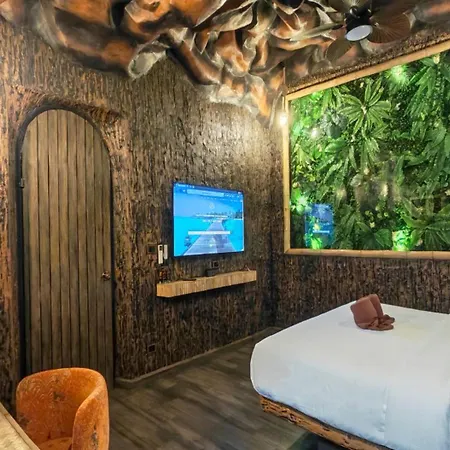 Manjiland Luxury Pool Walking Street * Pattaya
