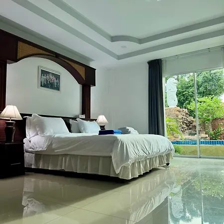 Villa Lion Queen 5-bedroom Pool