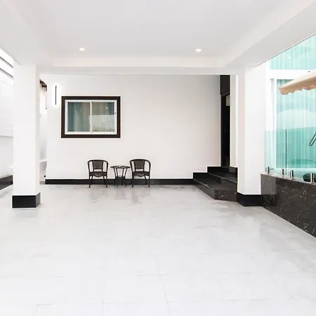 Villa Pool *