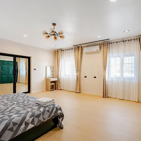 Luxury 5 Bedroom Private Party Pool Pattaya