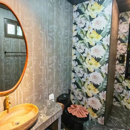 Manjiland Luxury Pool Walking Street
