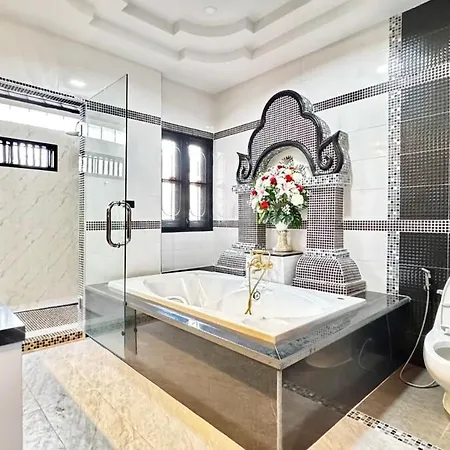 Villa Luxury 5 Bedroom Thaibali Near Walking Street *