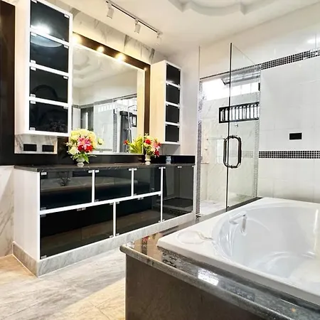 Villa Luxury 5 Bedroom Thaibali Near Walking Street *