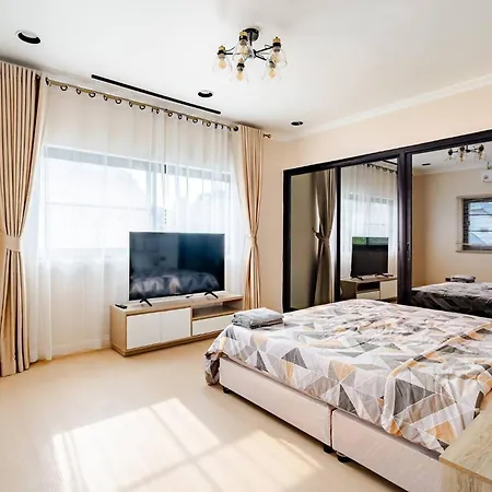 Luxury 5 Bedroom Private Party Pool Villa *