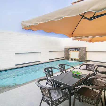Villa Pool