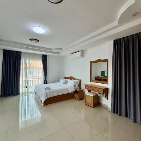 Villa Lion Queen 5-bedroom Pool