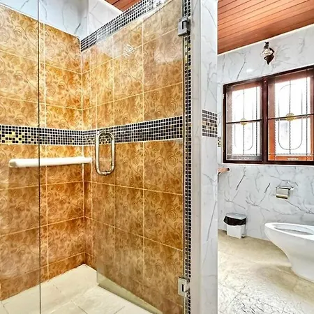 Luxury 5 Bedroom Thaibali Near Walking Street Villa *