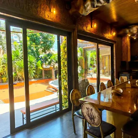 Manjiland Luxury Pool Walking Street