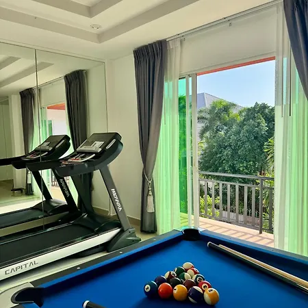 Lion Queen 5-bedroom Pool