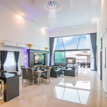 Pool Villa *