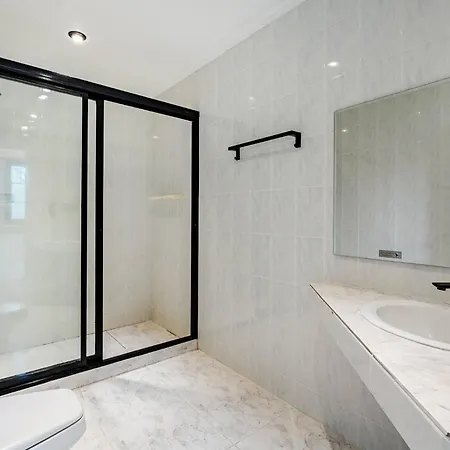 Luxury 5 Bedroom Private Party Pool